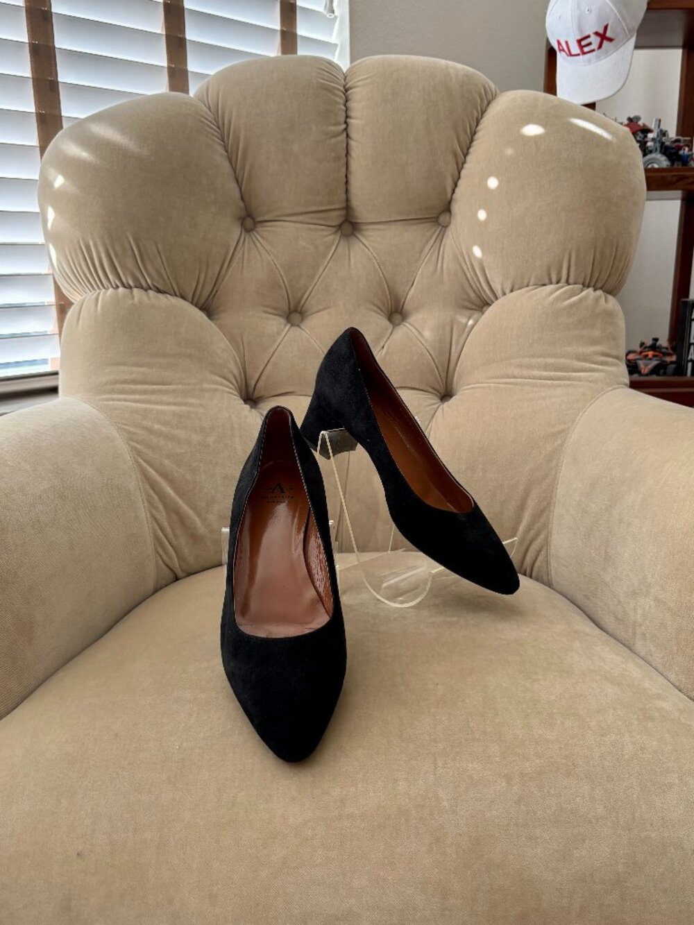 Auth. AQUATALIA Iconic PASHA Genuine Suede Leather Block Heel Pumps... STUNNING!